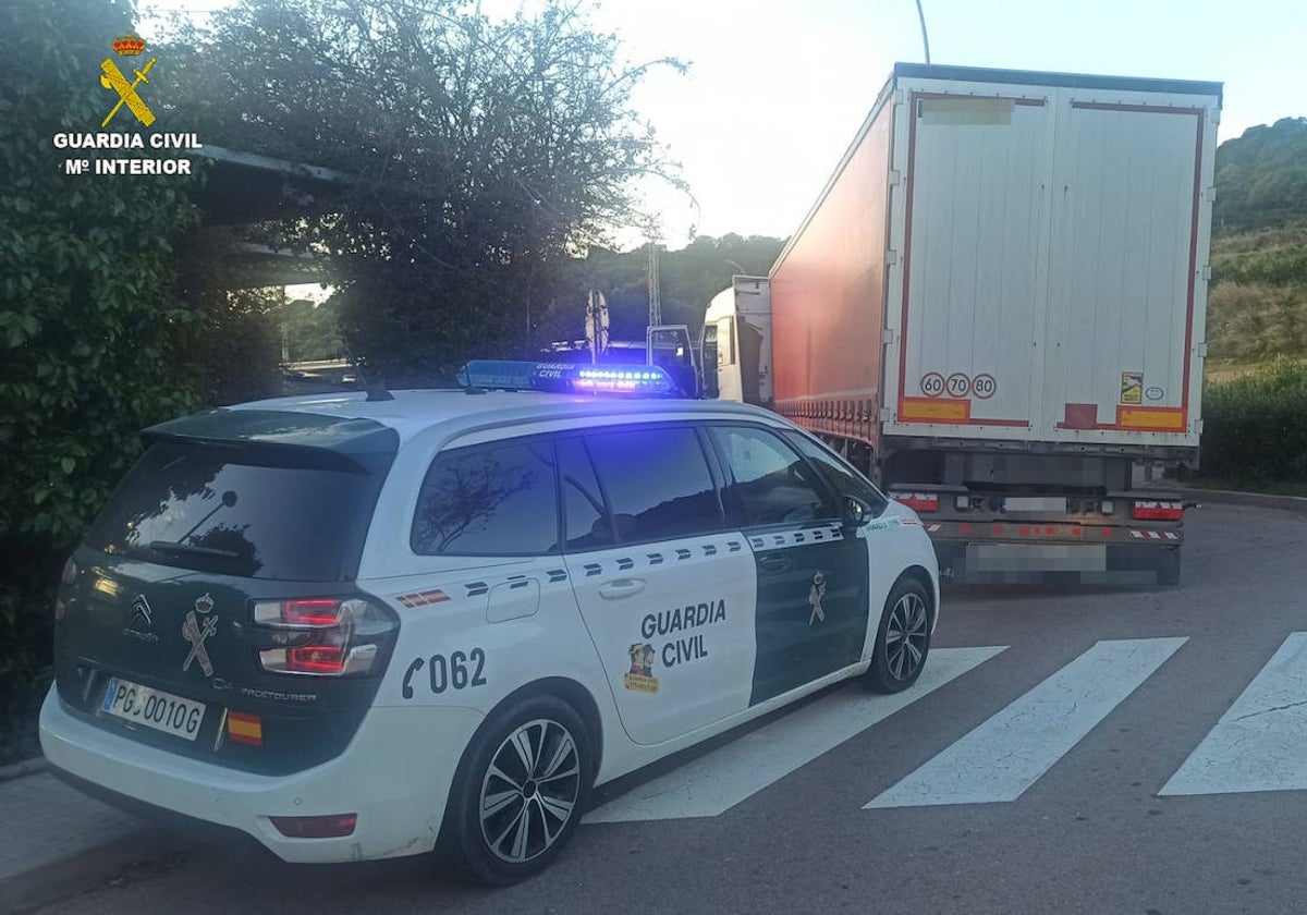 La Guardia Civil ha salvado la vida de un camionero.