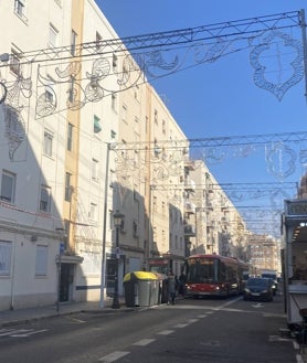 Imagen secundaria 2 - Recreación y montaje de luces de la falla Malvarrosa.