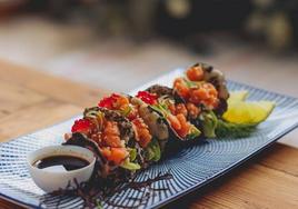 Crujiente de nori con tartar de salmón, una deliciosa y original forma de comer pescado