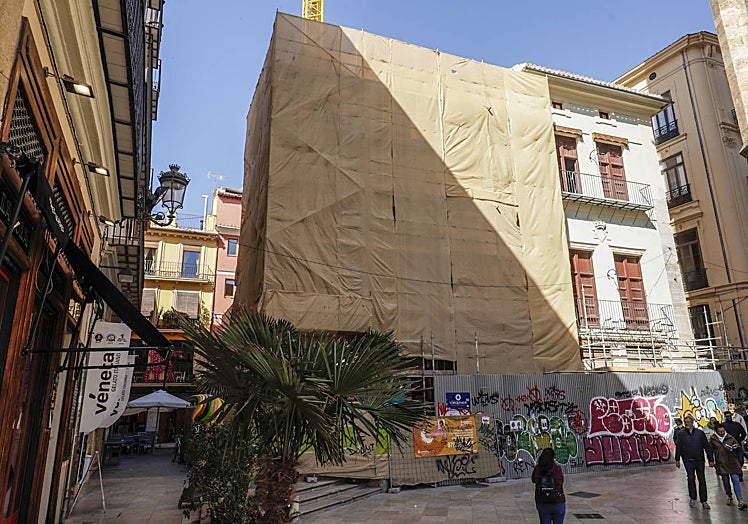 Edificio del Relojero, junto al Miguelete.