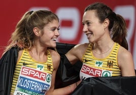 Klosterhalfen, a la izquierda, celebra la planta junto a su compañera Klein, que fue oro.