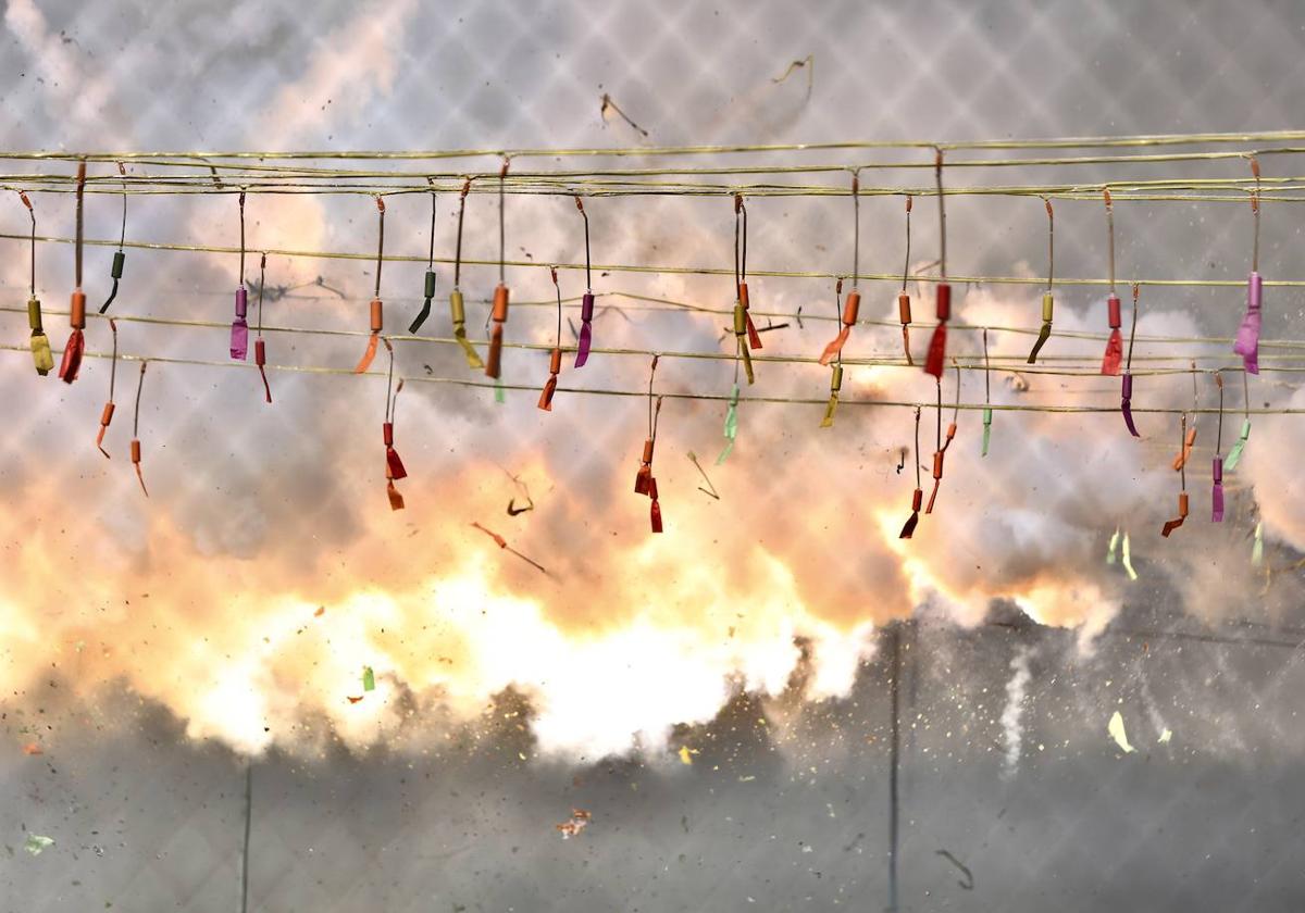 Mascletà en la Plaza del Ayuntamiento.