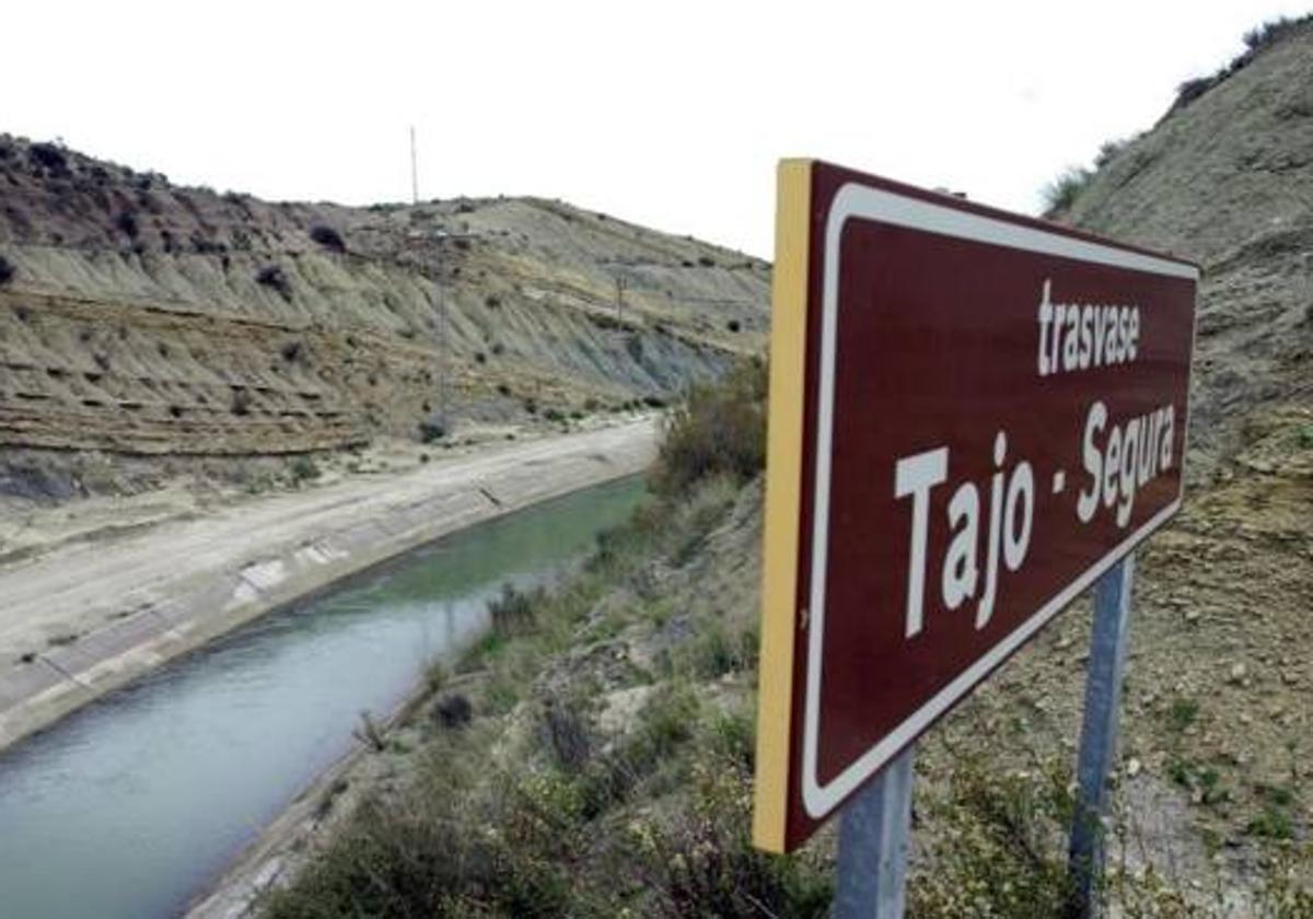 Canal del Trasvase Tajo-Segura.