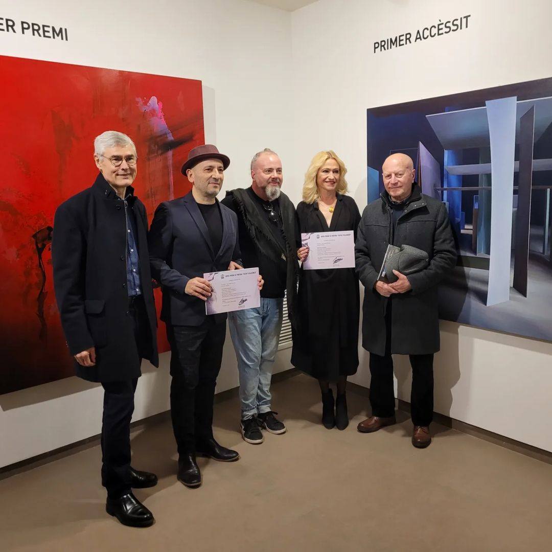 Maria José Marco recibe el premio de pintura de la ciudad de Algemesí.