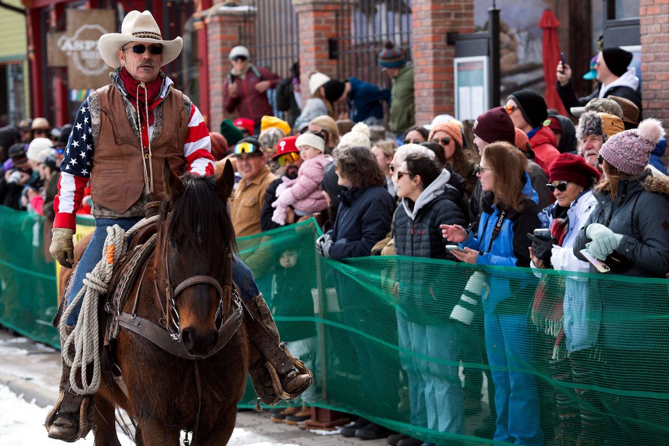 Skijoring: así es la loca carrera que fusiona los caballos, el esquí y el lejano Oeste