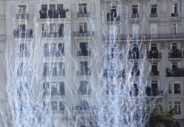 Detalle de LA mascletà en Fallas.