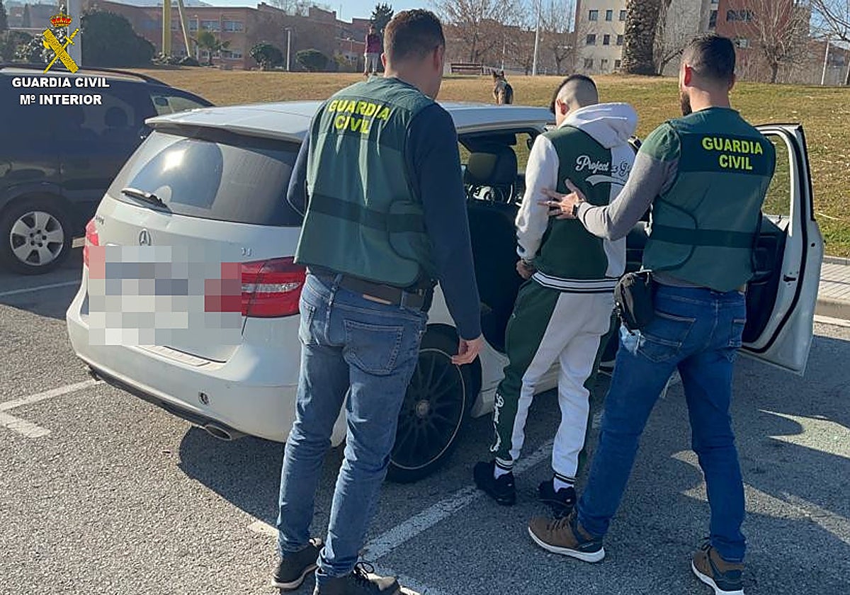La Guardia Civil detiene al líder del grupo criminal.