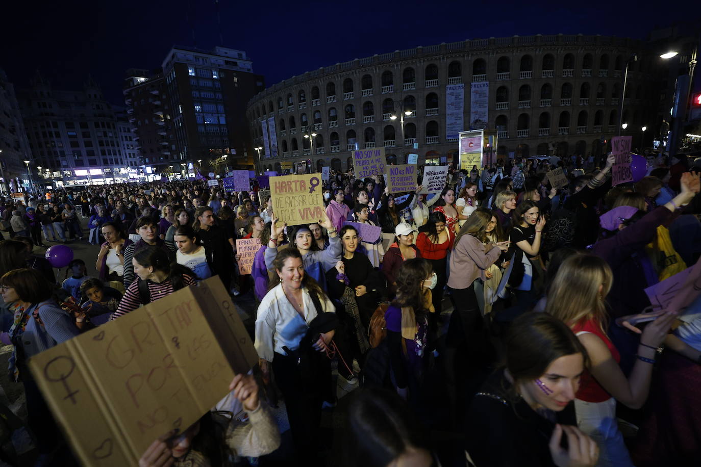 Las calles de Valencia se llenan con la manifestación del 8-M