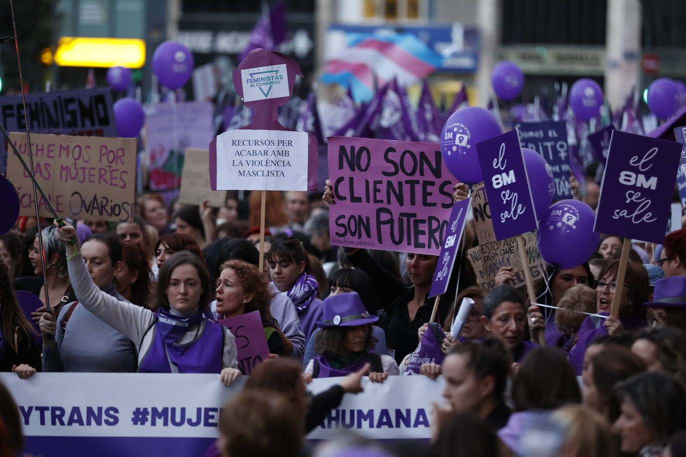 Las calles de Valencia se llenan con la manifestación del 8-M