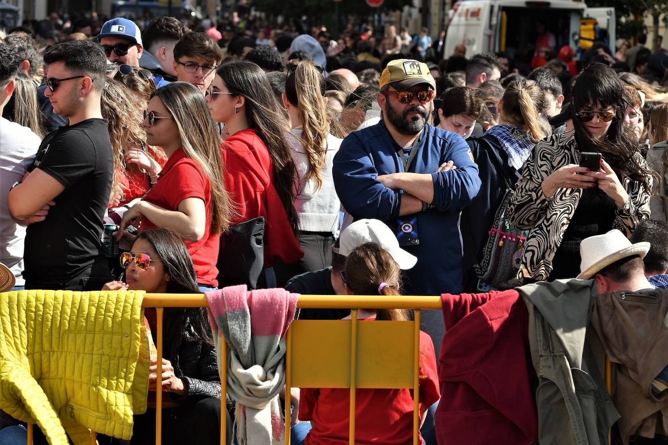 Búscate en la mascletà del 8 de marzo