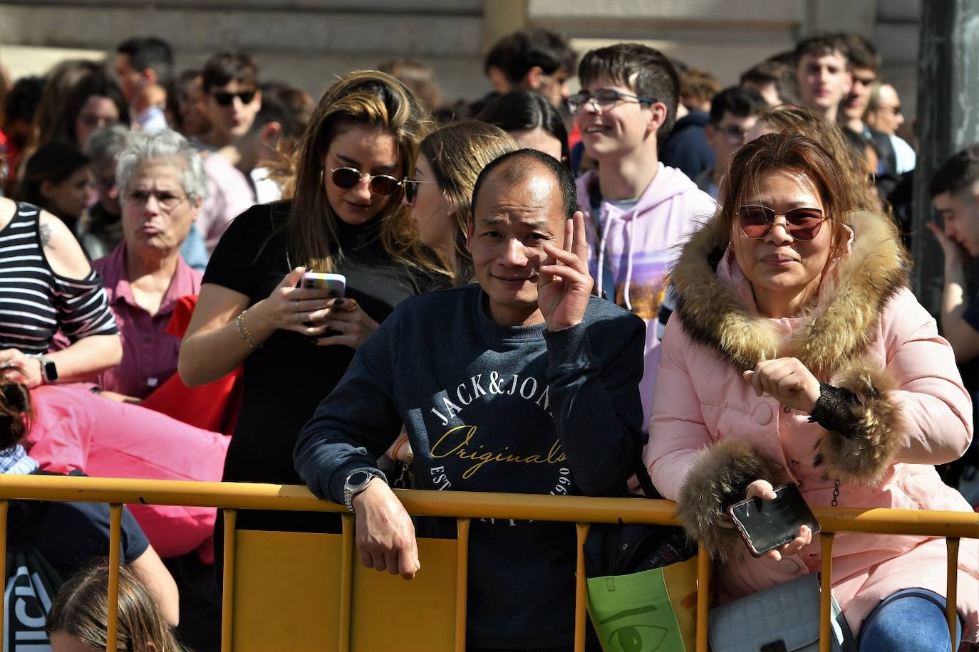 Búscate en la mascletà del 8 de marzo