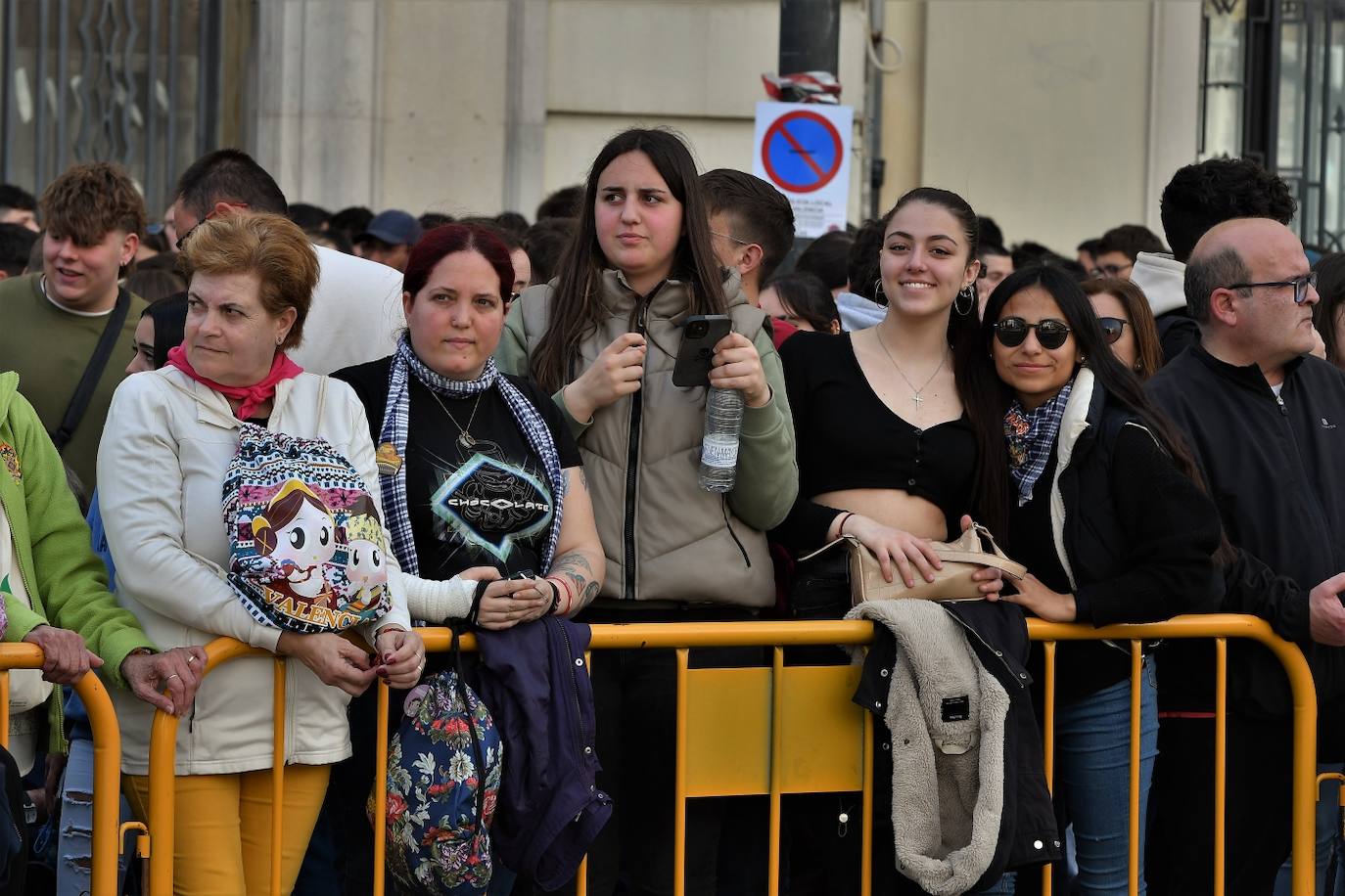 Búscate en la mascletà del 8 de marzo