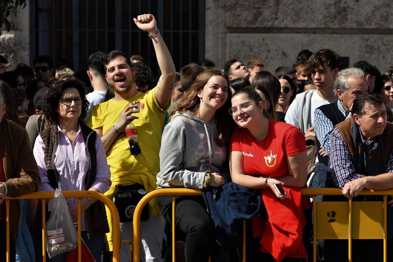 Búscate en la mascletà del 8 de marzo