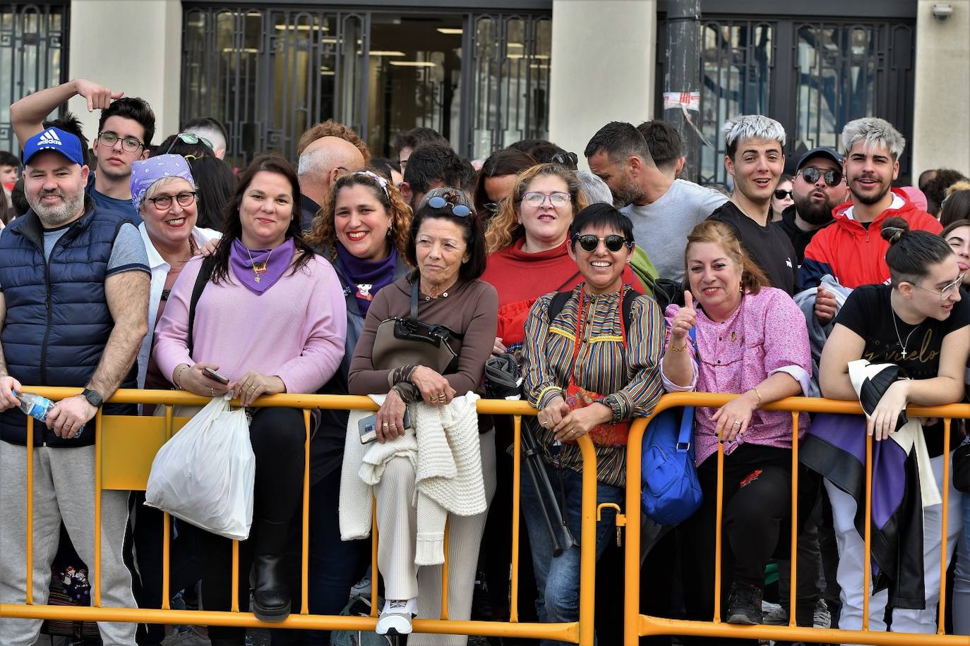 Búscate en la mascletà del 8 de marzo