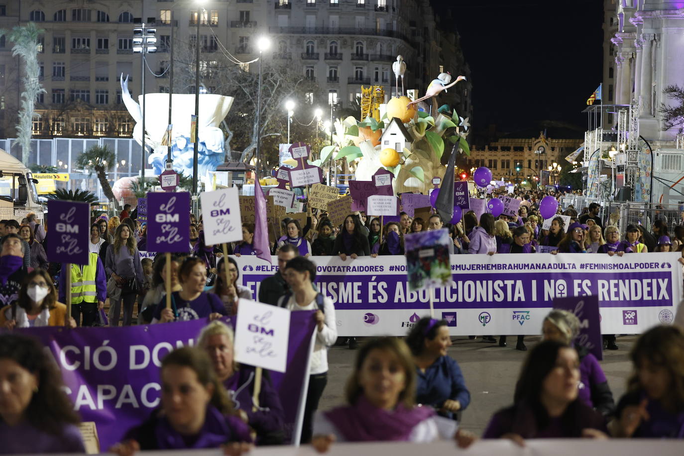 Las calles de Valencia se llenan con la manifestación del 8-M