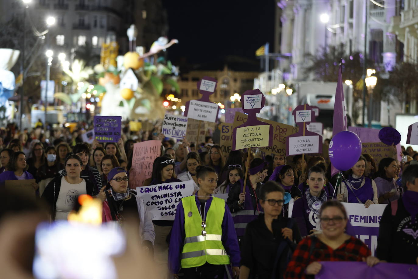 Las calles de Valencia se llenan con la manifestación del 8-M