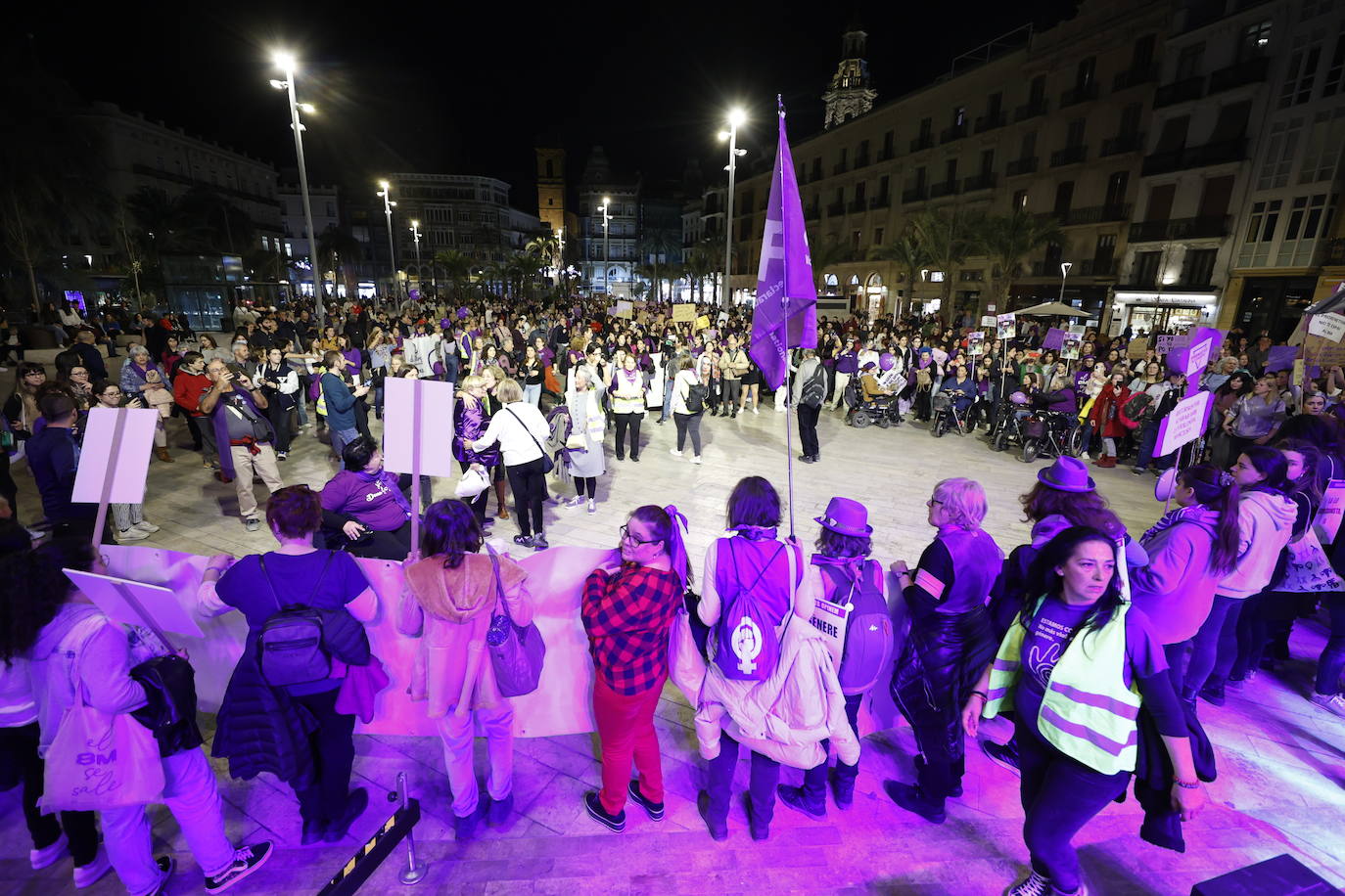 Las calles de Valencia se llenan con la manifestación del 8-M