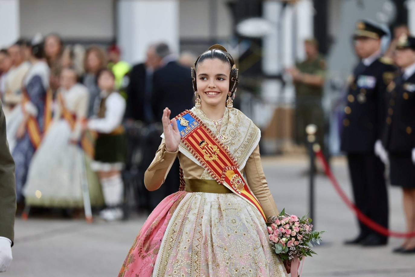 Homenaje de las Fuerzas Armadas a las falleras mayores de Valencia 2023