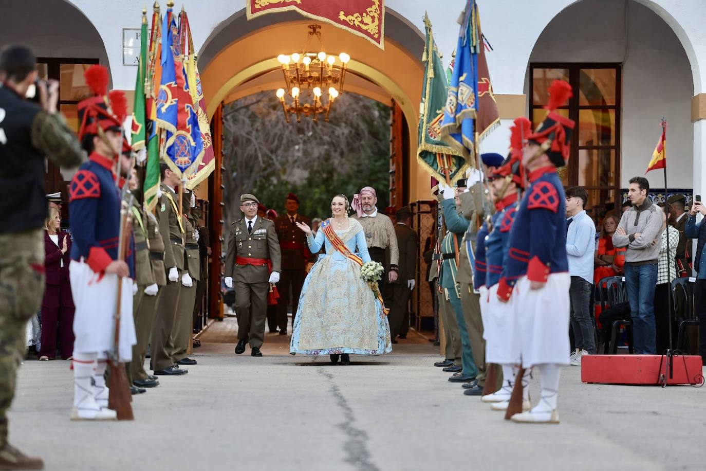 Homenaje de las Fuerzas Armadas a las falleras mayores de Valencia 2023