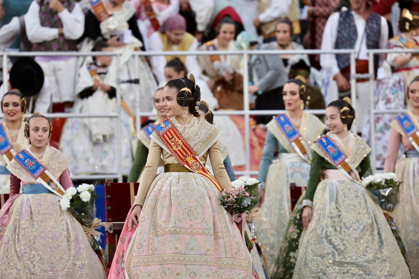 Homenaje de las Fuerzas Armadas a las falleras mayores de Valencia 2023