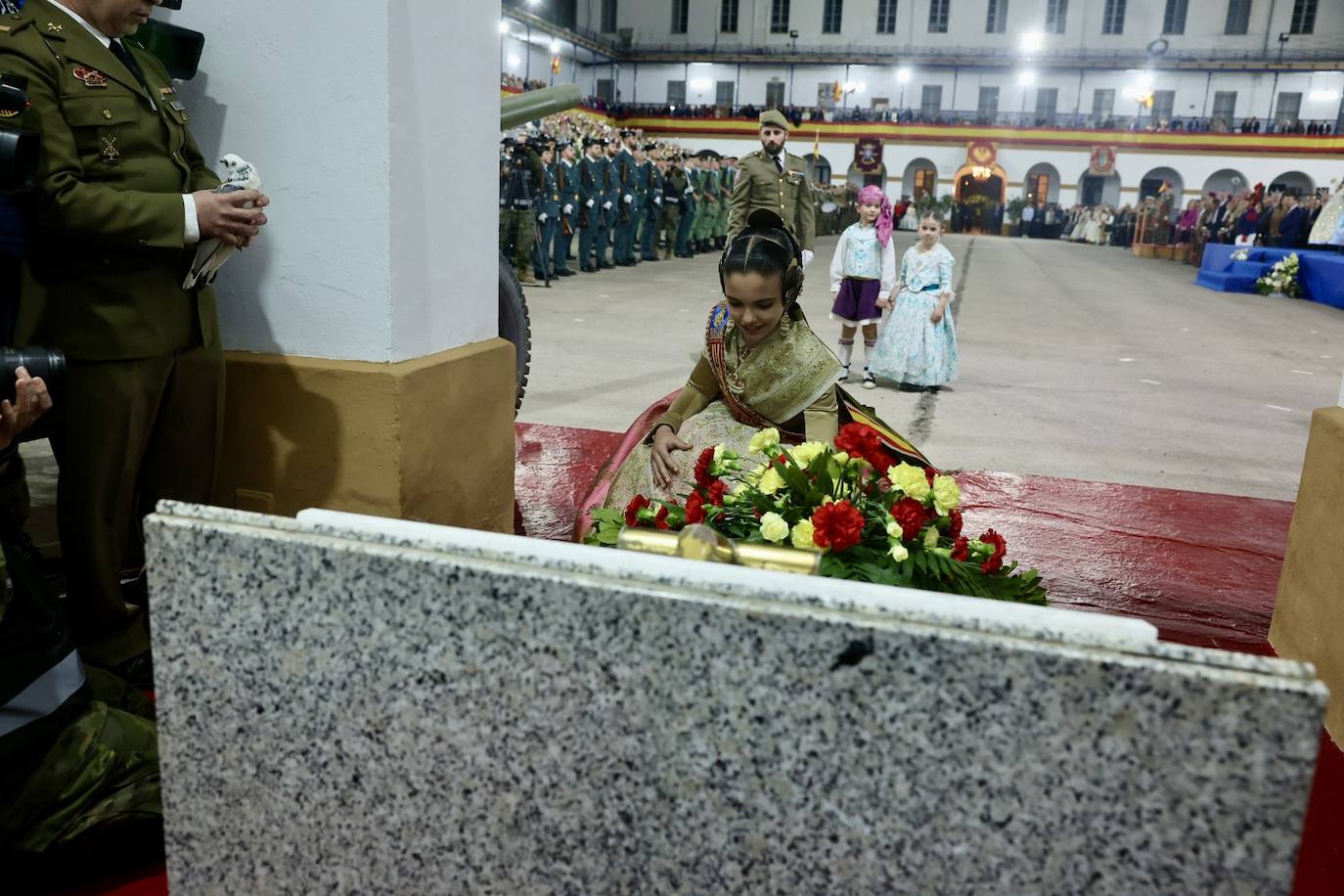 Homenaje de las Fuerzas Armadas a las falleras mayores de Valencia 2023