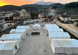 Varios módulos de los hospitales de campaña valencianos, instalados ya en Turquía.