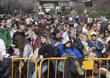 Imagen secundaria 1 - Ambiente de Fallas un mediodía en Valencia