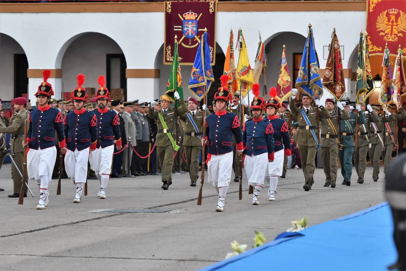 Homenaje de las Fuerzas Armadas a las falleras mayores de Valencia 2023