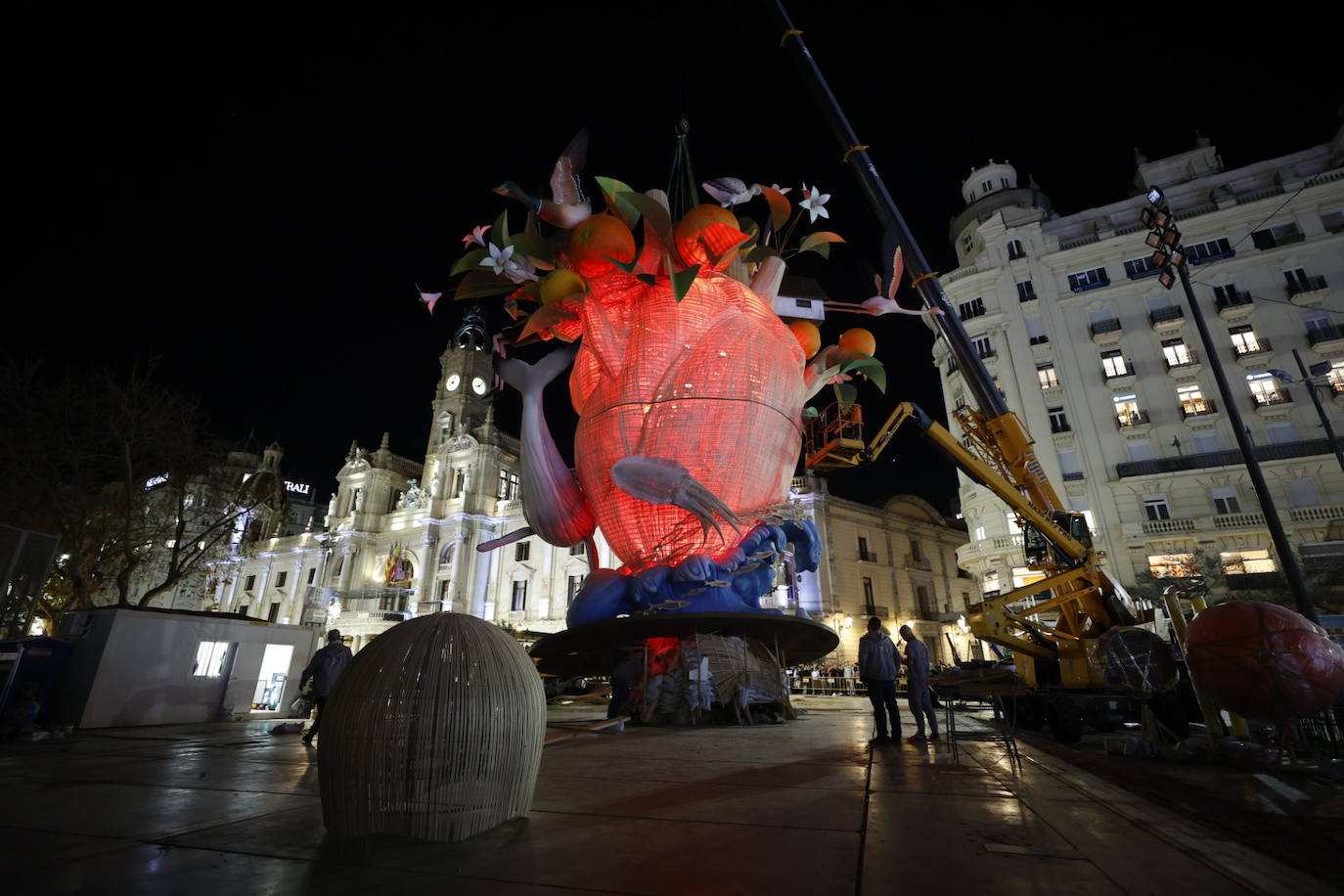 El corazón de las Fallas 2023 ya bombea en la plaza del Ayuntamiento