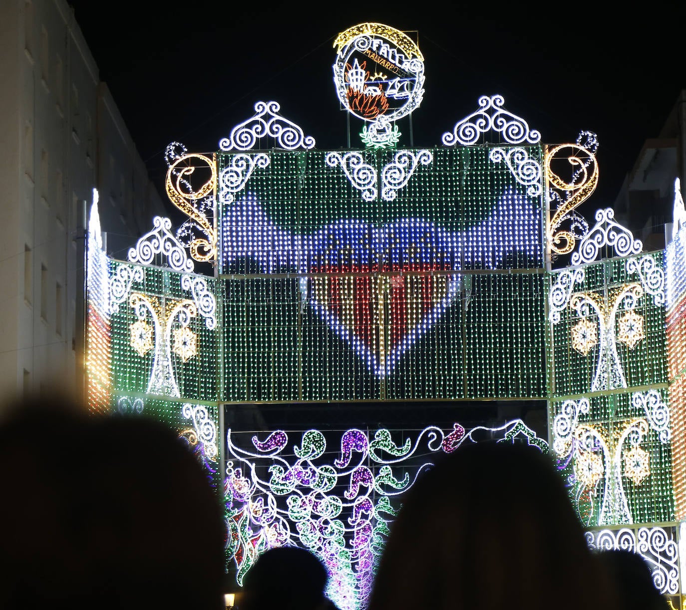 Valencia enciende sus calles iluminadas