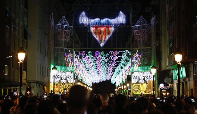 Valencia enciende sus calles iluminadas