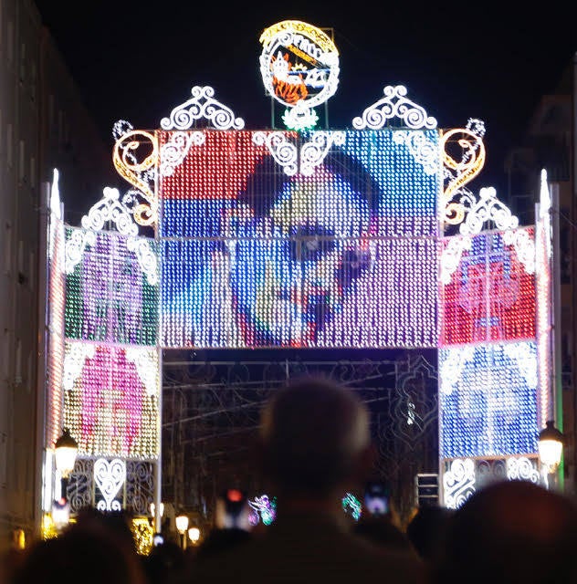 Valencia enciende sus calles iluminadas