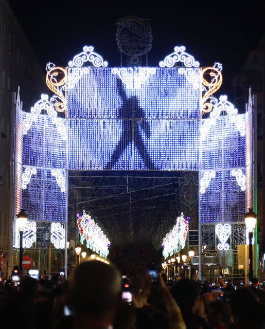 Valencia enciende sus calles iluminadas