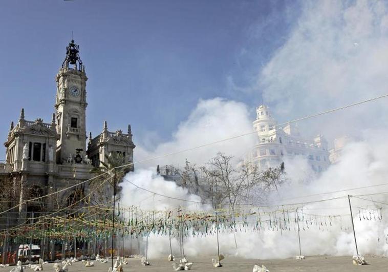 Mascletà de las Fallas en Valencia.