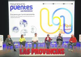 Los ponentes del debate 'Encuentro por la microeconomía', organizado por LAS PROVINCIAS, sobre los retos de una industria alimentaria sostenible y saludable.