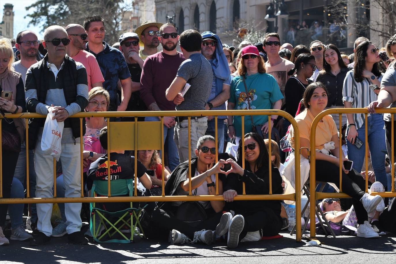 Búscate en la mascletà del domingo 12 de marzo