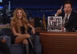 Un fotograma del programa de Jimmy Fallon con Shakira y Bizarrap.