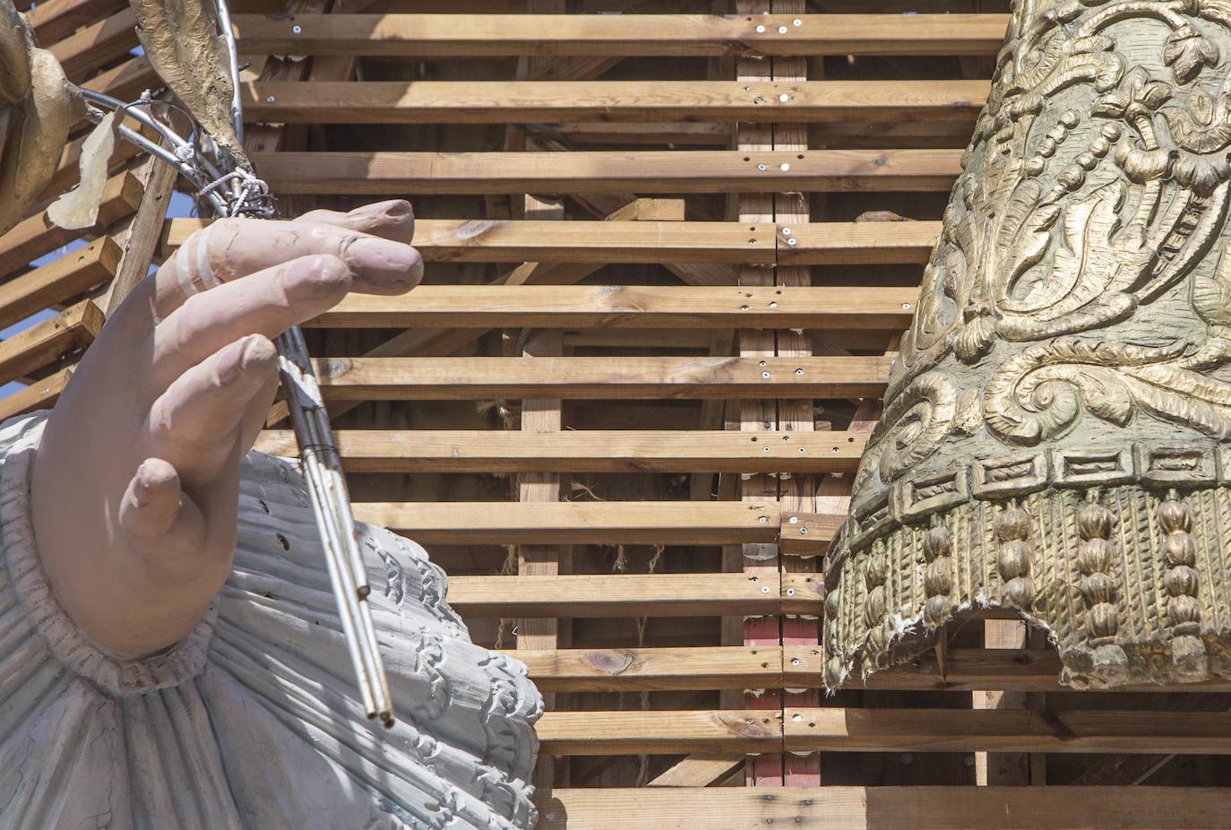 Desperfectos en la estructura para la Ofrenda a la Virgen de los Desamparados