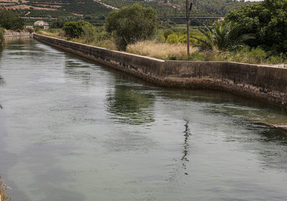 La Acequia Real a su paso por Gavarda.