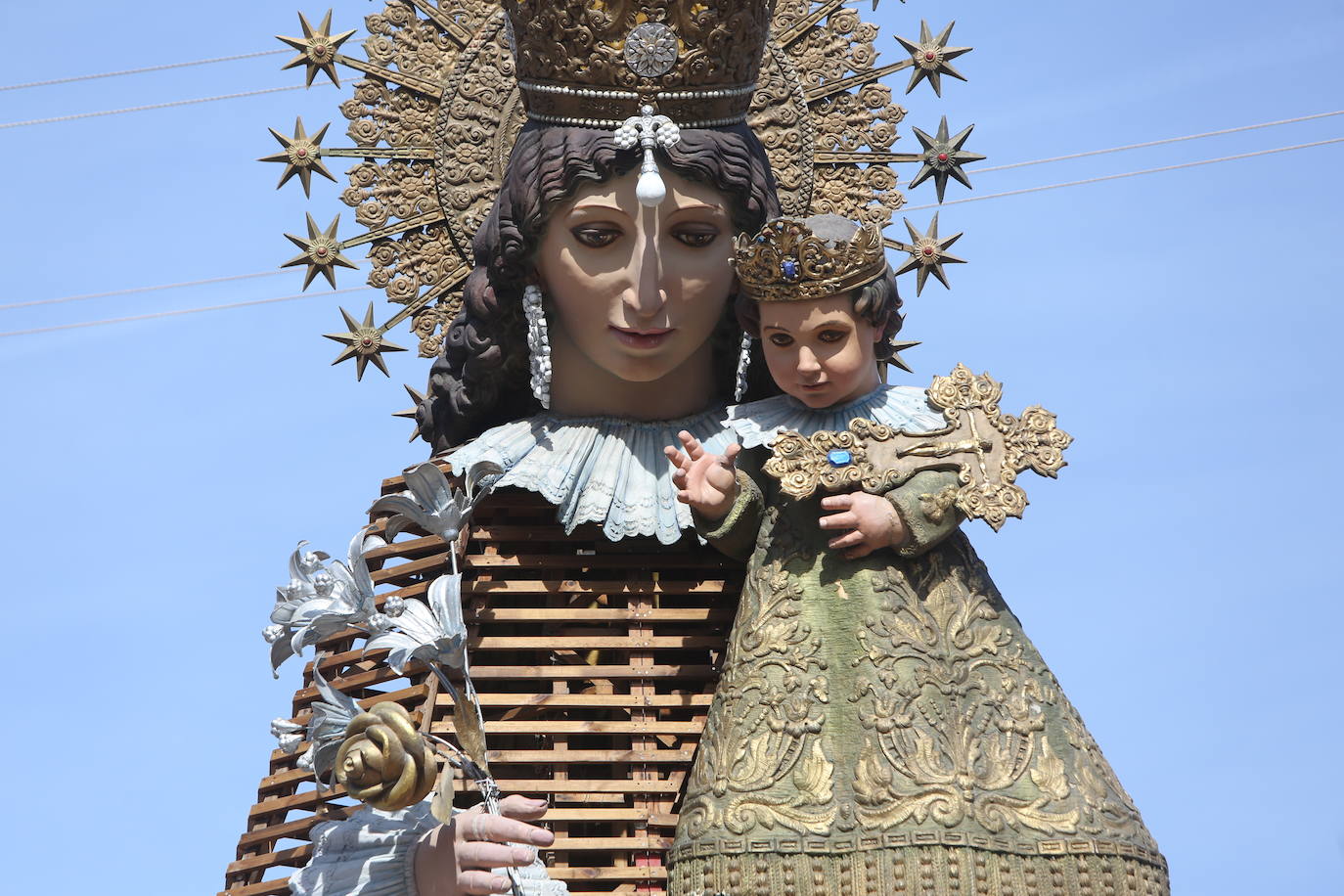 Desperfectos en la estructura para la Ofrenda a la Virgen de los Desamparados