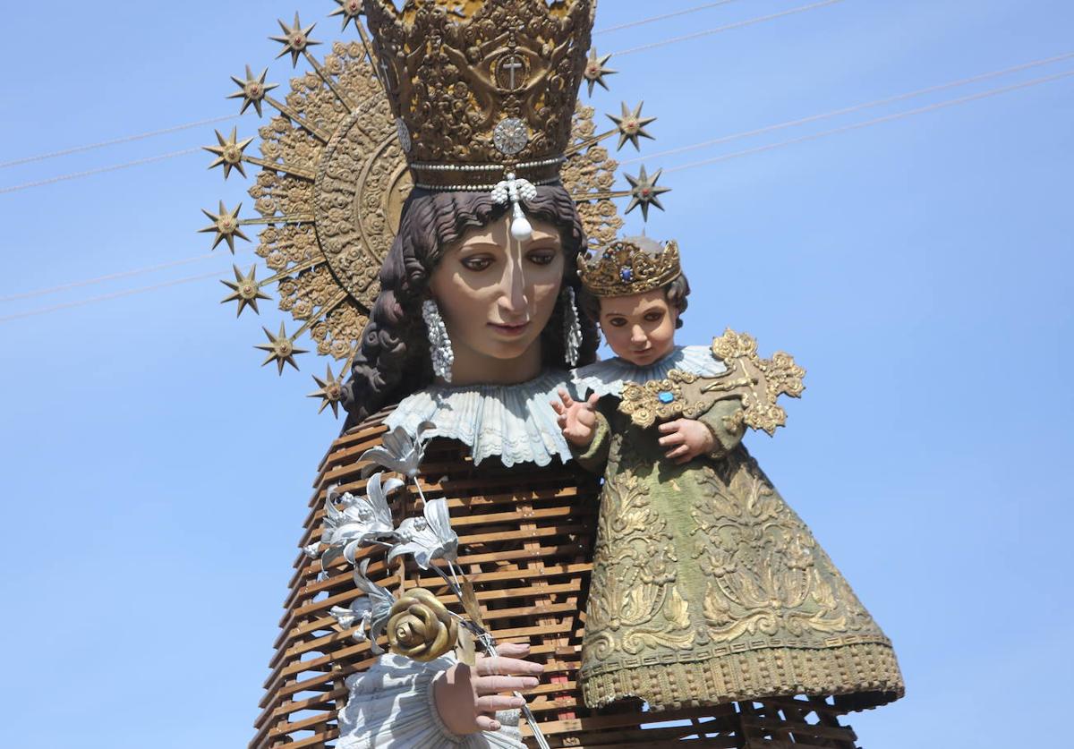 El cadafal de la Mare de Déu, ya montado, este lunes.