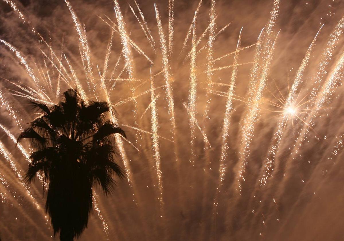 Un castillo de fuegos aartificiales en una imagen de archivo.