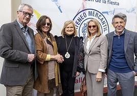 Manuel Colonques y Delfina Sanz, Jorge García y su mujer, junto a Carmen de Rosa.