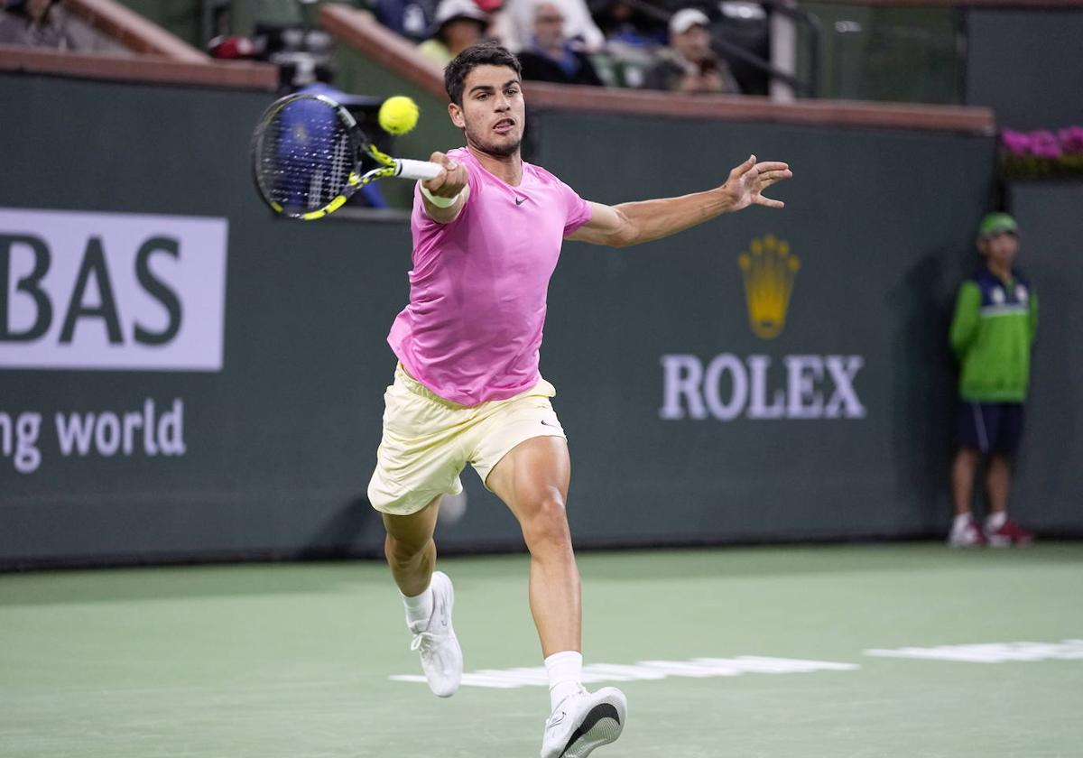 Carlos Alcaraz, que consiguió ante el neerlandés Tallon Griekspoor en el Masters 1.000 de Indian Wells su triunfo número 100