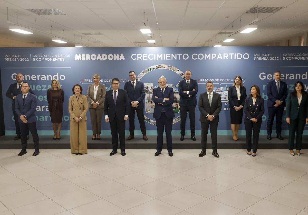 Juan Roig junto al equipo ejecutivo de Mercadona.