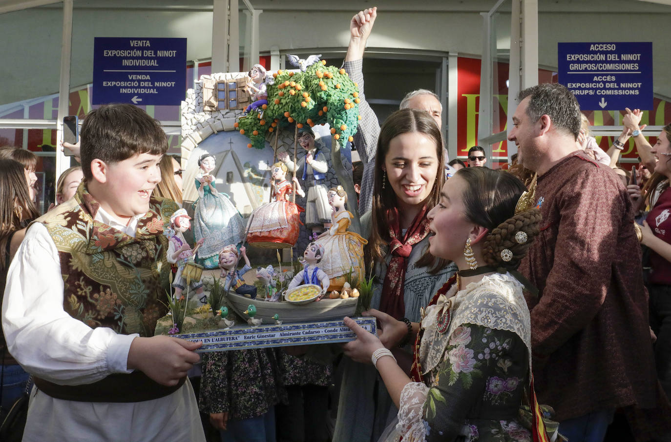 La falla Almirante Cadarso - Conde Altea celebra el premio con su escena 'Día de Pascua en La Albufera', Ninot Indultat Infantil 2023