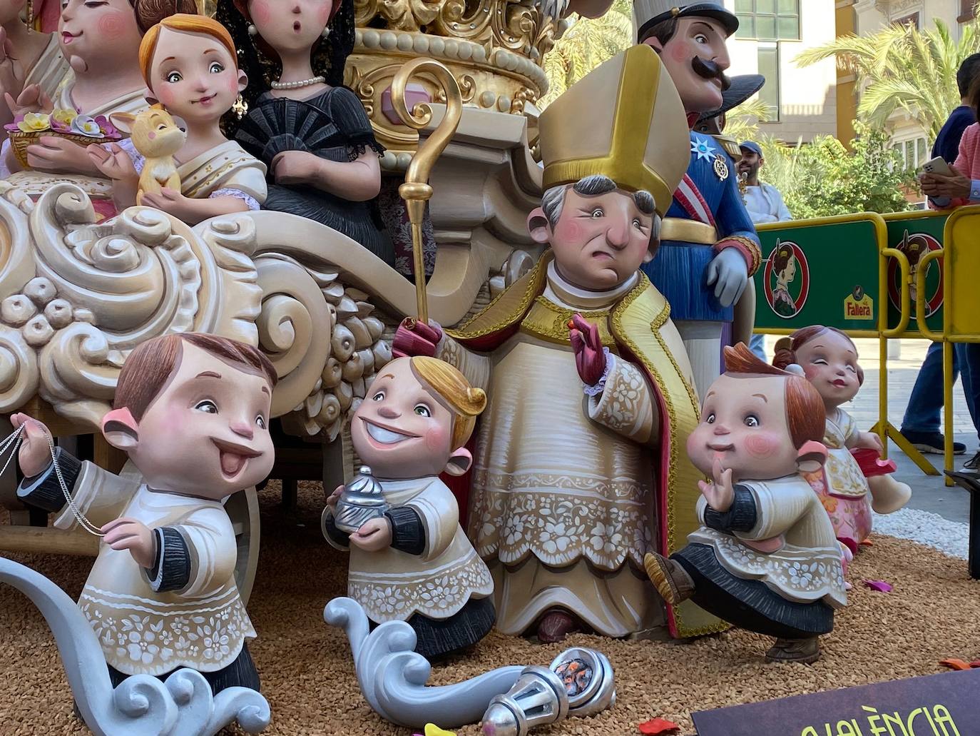 Falla infantil de la Plaza de la Reina dedicada al centenario de la Virgen de los Desamparados