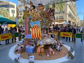 Falla infantil de la Plaza de la Reina dedicada al centenario de la Virgen de los Desamparados