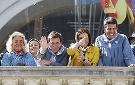 Martínez Almeida, invitado de lujo al balcón del Ayuntamiento para la mascletà de este miércoles
