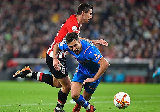 Vivian arrolló a Hugo Duro dentro del área y Munuera no señaló penalti.